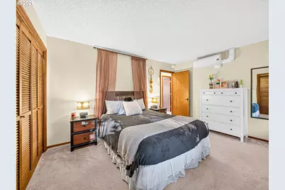 987 NE 5th Dr, Hillsboro, OR 97124 - Photo 11