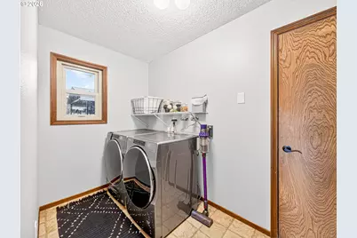987 NE 5th Dr, Hillsboro, OR 97124 - Photo 19