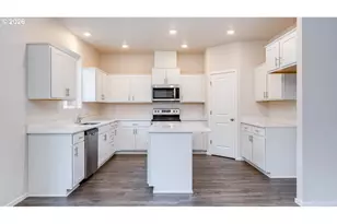 9319 SE Crystal Rose St, Happy Valley, OR 97086 - Photo 5