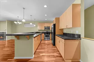 7534 N Burlington Ave, Portland, OR 97203 - Photo 9