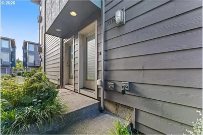 7534 N Burlington Ave, Portland, OR 97203 - Photo 3