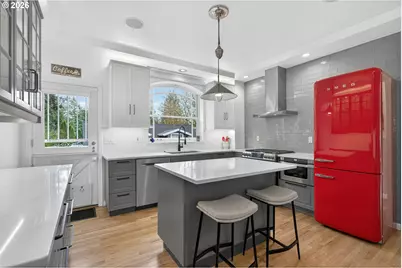 1638 SW Upland Dr, Portland, OR 97221 - Photo 9