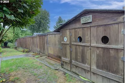 7693 SE Strawberry Ln, Milwaukie, OR 97267 - Photo 17