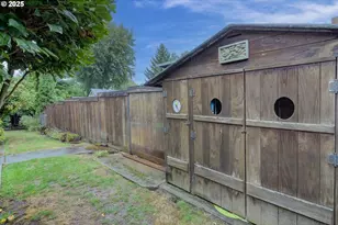 7693 SE Strawberry Ln, Milwaukie, OR 97267 - Photo 17