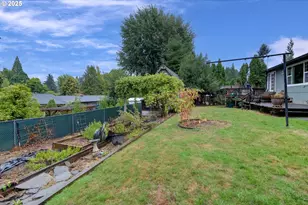 7693 SE Strawberry Ln, Milwaukie, OR 97267 - Photo 13