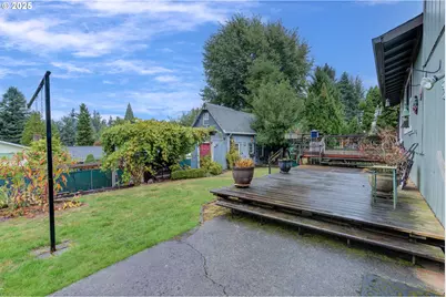 7693 SE Strawberry Ln, Milwaukie, OR 97267 - Photo 11