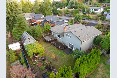 7693 SE Strawberry Ln, Milwaukie, OR 97267 - Photo 5