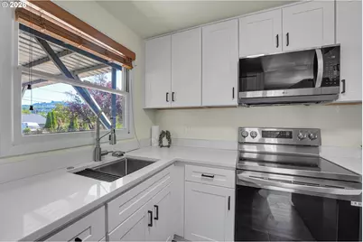 7944 SE 79th Ave, Portland, OR 97206 - Photo 9