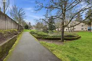 11721 SW Boones Bend Dr, Beaverton, OR 97008 - Photo 33