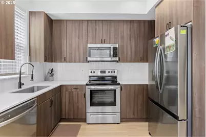 7557 N Gilbert Ave, Portland, OR 97203 - Photo 3