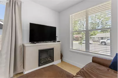 7557 N Gilbert Ave, Portland, OR 97203 - Photo 11