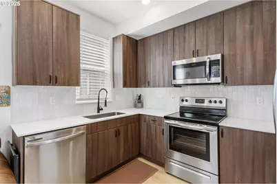 7557 N Gilbert Ave, Portland, OR 97203 - Photo 9