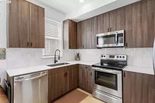 7557 N Gilbert Ave, Portland, OR 97203 - Photo 9