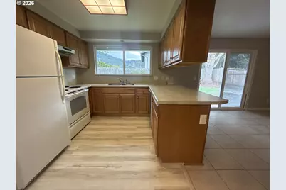 6875 B St, Springfield, OR 97478 - Photo 5