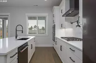 15201 S E Towers Ter, Milwaukie, OR 97267 - Photo 13