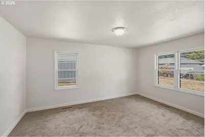 815 Church St, Woodburn, OR 97071 - Photo 17
