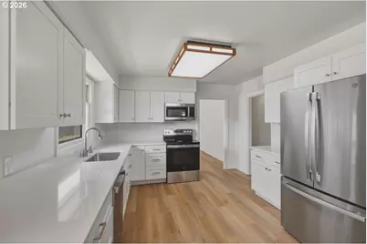 815 Church St, Woodburn, OR 97071 - Photo 11