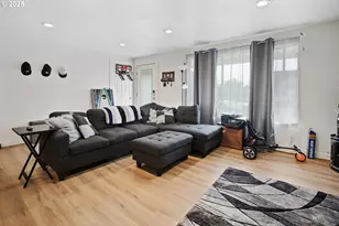 1002 Cedar St, Kalama, WA 98625 - Photo 3