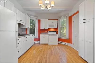 2616 SE Pine St, Portland, OR 97214 - Photo 9