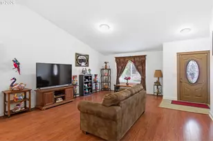 132 NW Howard Ln, Dallas, OR 97338 - Photo 5