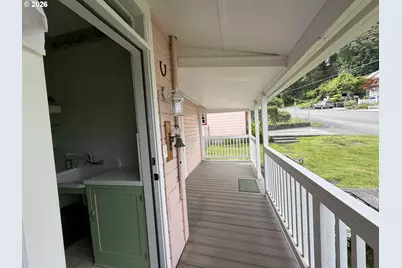 322 W D St, Rainier, OR 97048 - Photo 11
