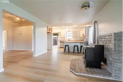 410 SW Broadway St, Mill City, OR 97360 - Photo 11