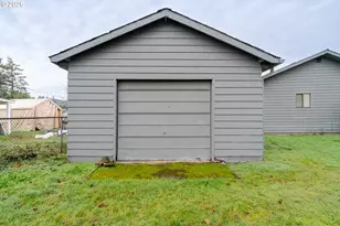 410 SW Broadway St, Mill City, OR 97360 - Photo 25