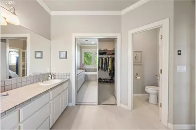 1093 Tyndall Ct, Lake Oswego, OR 97034 - Photo 35