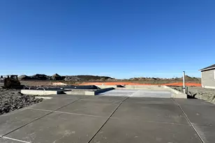 885 E Kinsley Ave, Hermiston, OR 97838 - Photo 1