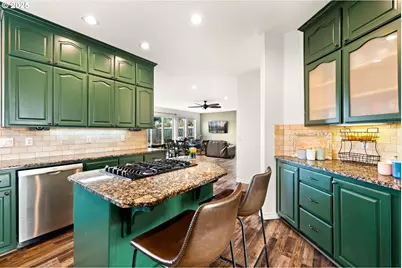 12021 SE Summer Pl, Clackamas, OR 97015 - Photo 7