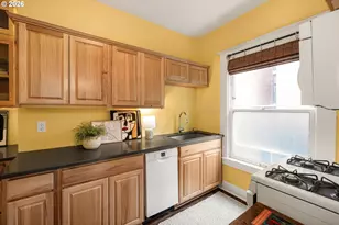 2046 NW Flanders St, Portland, OR 97209 - Photo 13