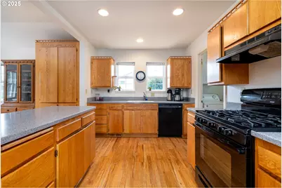 60 SE Cook Ave, Depoe Bay, OR 97341 - Photo 11