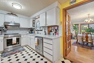 15781 NE Holladay St, Portland, OR 97230 - Photo 7