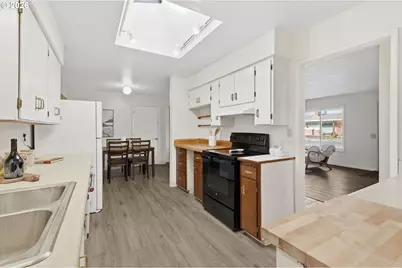 810 E 37th Ave, Eugene, OR 97405 - Photo 23