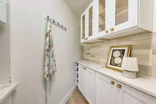 2132 SE Douglas Pl, Gresham, OR 97080 - Photo 5