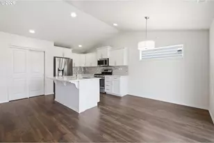 5320 Squirrel St, Springfield, OR 97478 - Photo 9