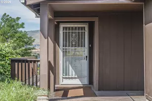 1631 E 9th St, The Dalles, OR 97058 - Photo 7
