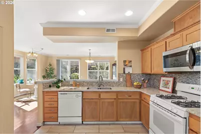 13385 SW Kingston Pl, Tigard, OR 97223 - Photo 9