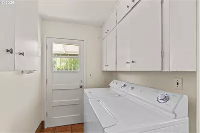 1649 G St, Springfield, OR 97477 - Photo 9