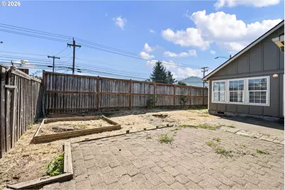 5792 E St, Springfield, OR 97478 - Photo 29
