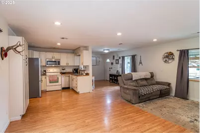 314 S Cedar St, Drain, OR 97435 - Photo 15