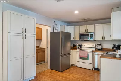 314 S Cedar St, Drain, OR 97435 - Photo 11