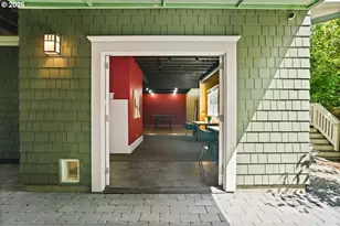 2328 SW Broadway Dr, Portland, OR 97201 - Photo 33