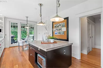 2328 SW Broadway Dr, Portland, OR 97201 - Photo 19