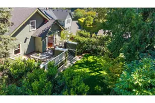 2328 SW Broadway Dr, Portland, OR 97201 - Photo 41