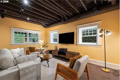 2328 SW Broadway Dr, Portland, OR 97201 - Photo 35