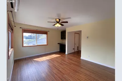 1092 Lewis St, North Bend, OR 97459 - Photo 9