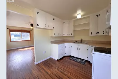 1092 Lewis St, North Bend, OR 97459 - Photo 15