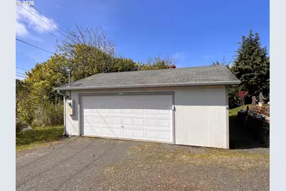 1092 Lewis St, North Bend, OR 97459 - Photo 5