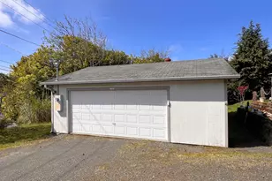 1092 Lewis St, North Bend, OR 97459 - Photo 5